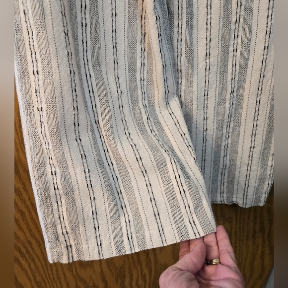 Very cute ladies off white pants with black thread pattern throughout. - Picture 7 of 7